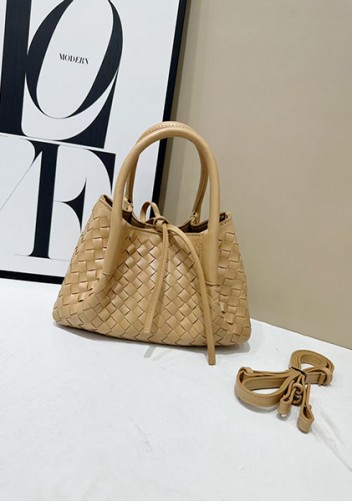 Mia Gallery Woven Vegan Leather Small Shoulder Bag Silver